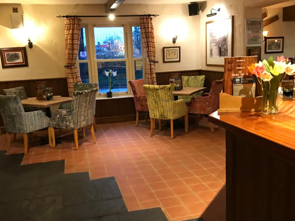 The Walnut Tree Inn Mere Mere  Εξωτερικό φωτογραφία
