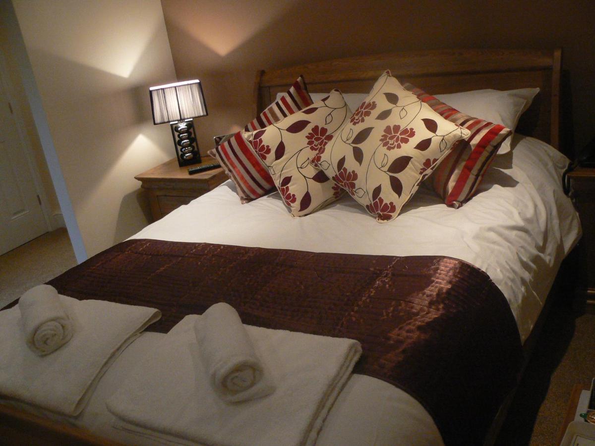 The Walnut Tree Inn Mere Mere  Εξωτερικό φωτογραφία